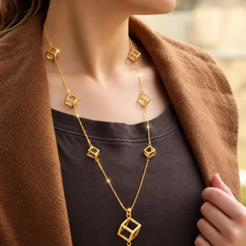 رولباسی مکعب sautoir necklace روی مدل کد 120101