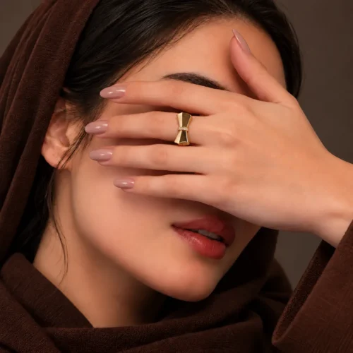 انگشتر زنانه اسکارلت کد 10114 روی مدل