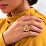 انگشتر زنانه اسکارلت کد 10112 روی مدل