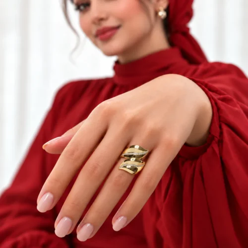 انگشتر زنانه اسکارلت کد 10109 روی مدل