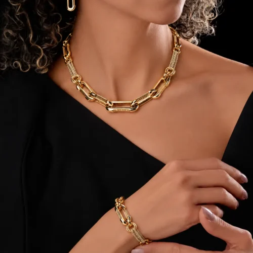 سرویس طلای چاوان مدل رز کد 50106 روی مدل